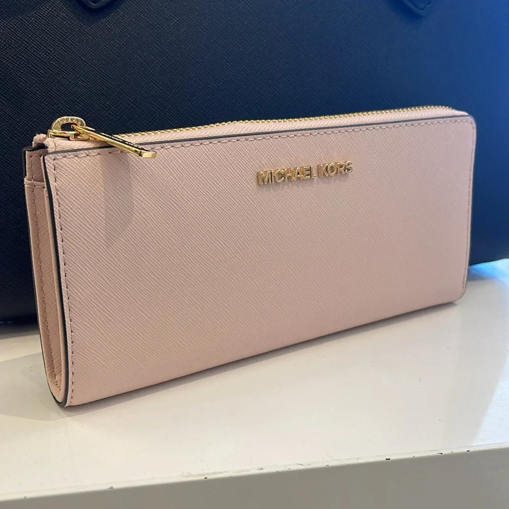 MICHAEL KORS Jet Set Travel Lg Saffiano Leather Quarter-Zip Wallet Powder Blush